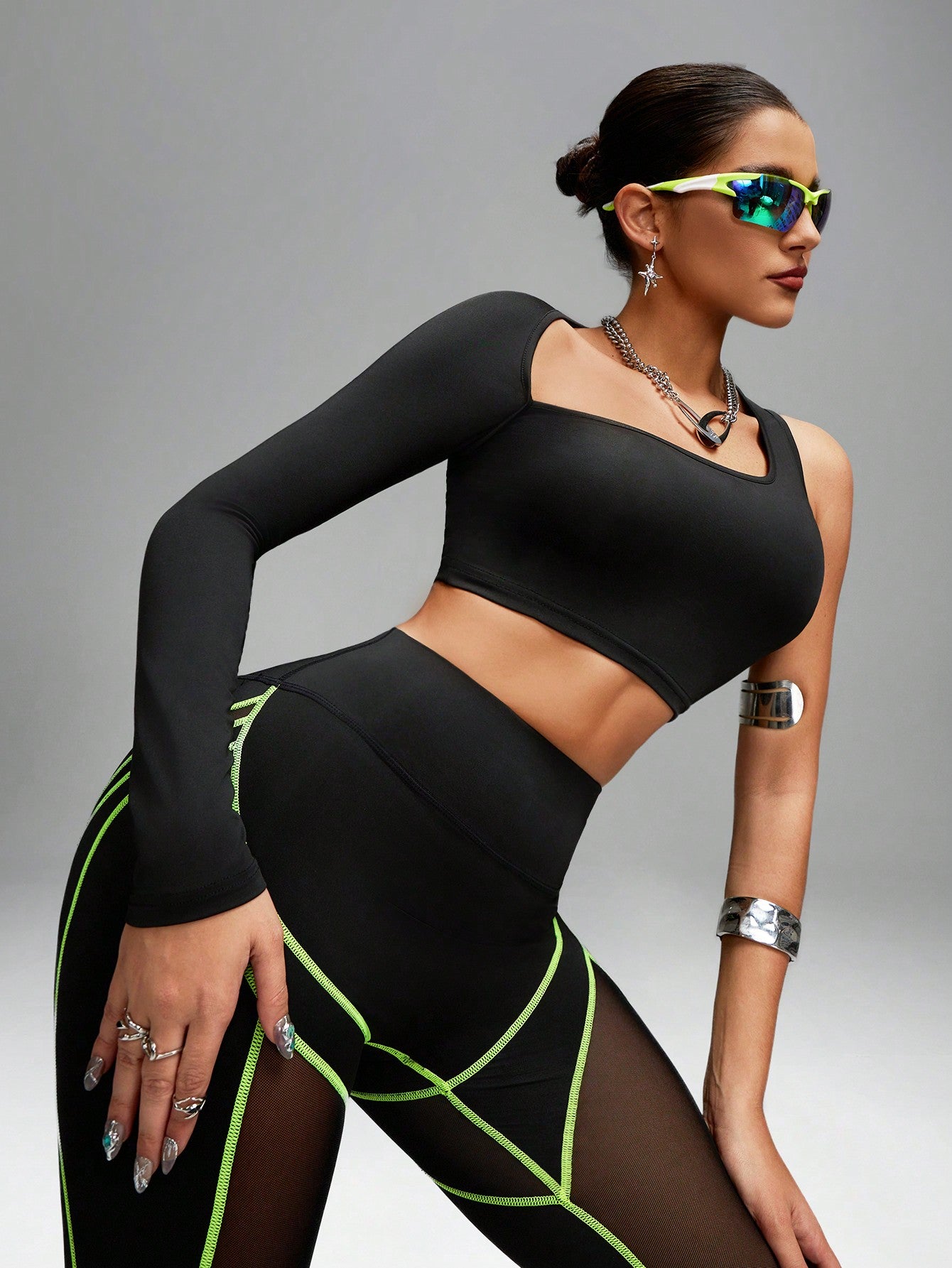 SHEIN Innovista Asymmetrical Long Sleeve Sport T-Shirt Black